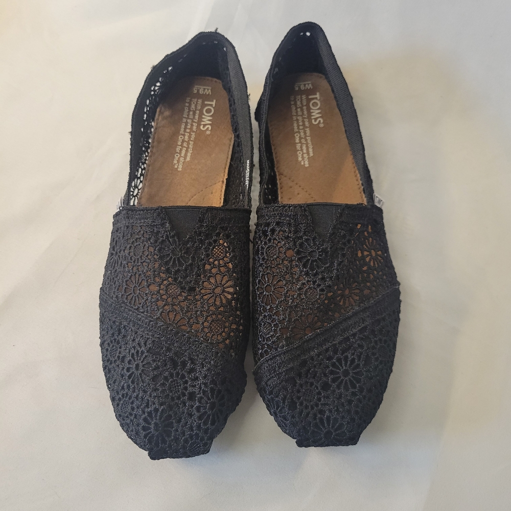 TOMS Women's Black Crochet Flats